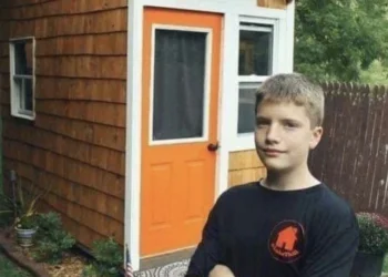 Dieser 13-Jährige baut ein winziges Haus für 1 500 Euro im Hinterhof seiner Familie